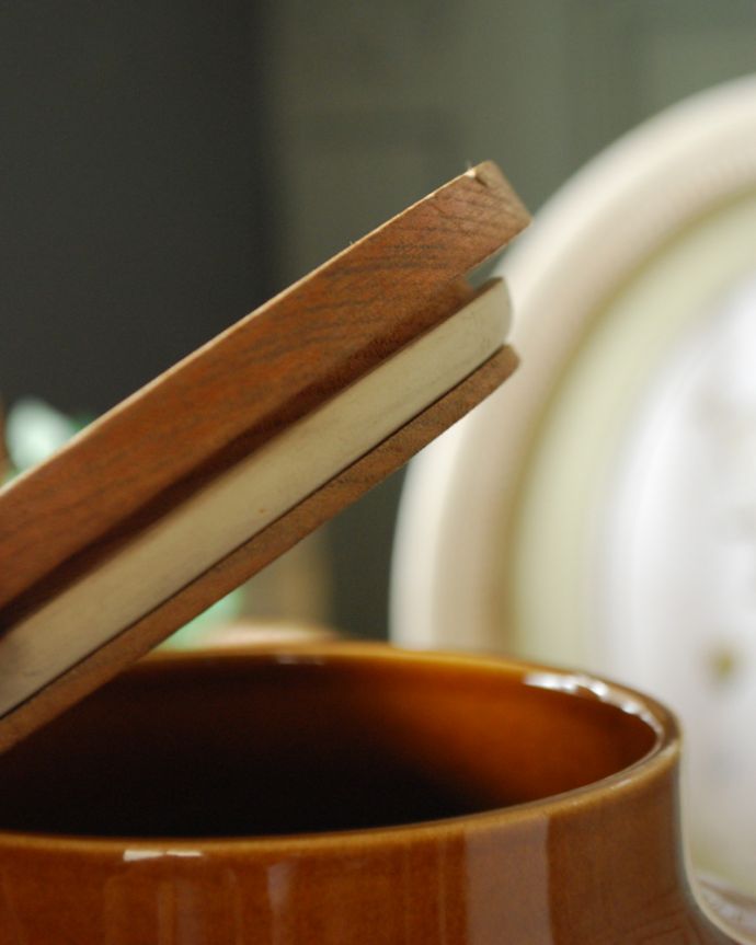 Hornsea（ホーンジー）　アンティーク雑貨　ホーンジー社「ブロンテ」シリーズ、アンティークキャニスター（BISCUIT）。アンティークのため、多少の欠け・傷がある場合がありますが、使用上問題はありませんので、ご了承下さい。(x-812-z)