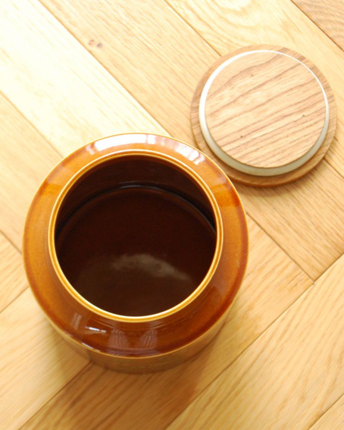 Hornsea（ホーンジー）　アンティーク雑貨　ホーンジー社「ブロンテ」シリーズ、アンティークキャニスター（BISCUIT）。内側もキレイな状態です。(x-812-z)