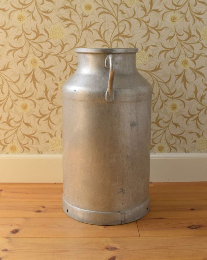 シルバーのカトラリー アンティーク雑貨 フランスで出会ったアンティーク雑貨、アンティークミルク缶。いくつか並べても、雰囲気たっぷりなインテリアになります。(x-814-z)