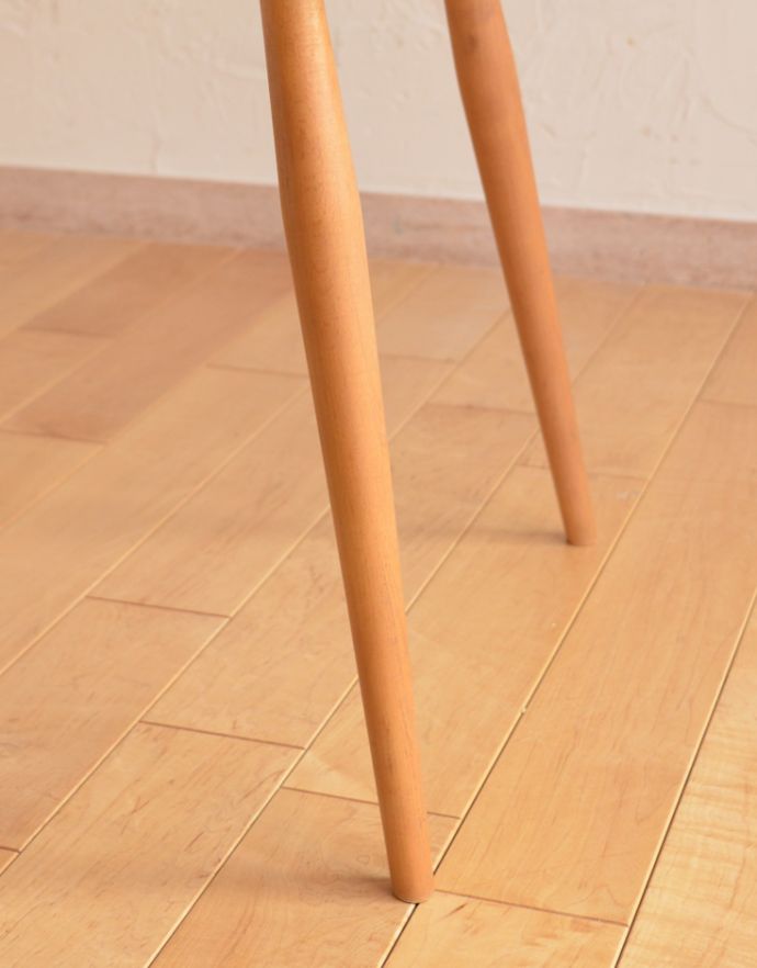 アーコールの家具　アンティーク家具　子供部屋でも使えるイギリスのアンティーク家具、アーコールのコーヒーテーブル（サイドテーブル）。きちんとお直ししていますので、しっかりとした安定感があります。(x-815-f)