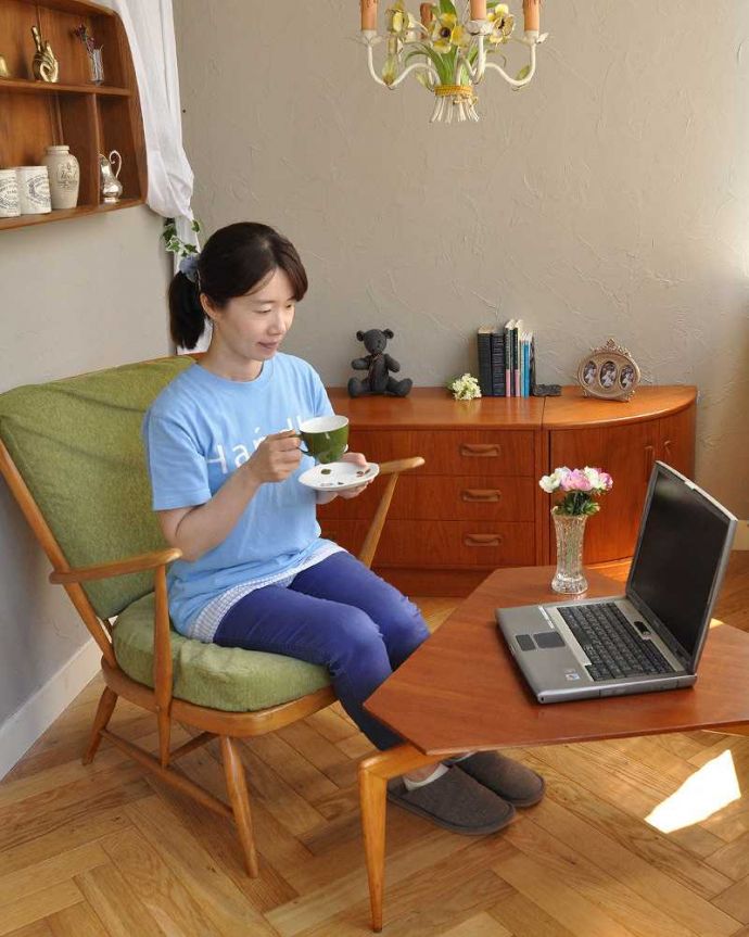 アンティークのテーブル　アンティーク家具　ヴィンテージの北欧インテリア、どこから見てもかっこいいコーヒーテーブル。おうちにいながら、お洒落なカフェのティータイム気分を満喫できます。(x-820-f)