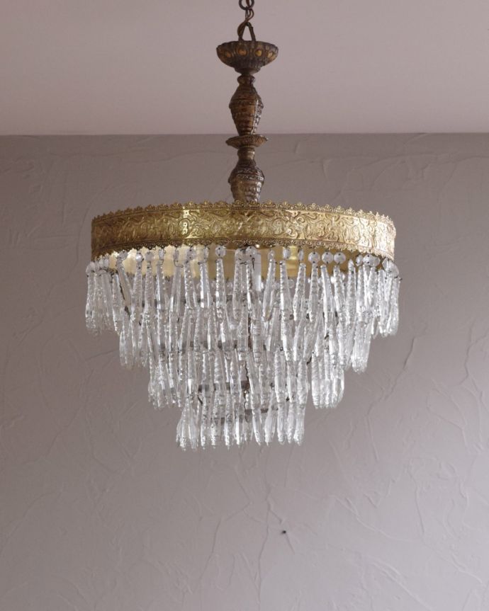 シャンデリア　照明・ライティング　フランス輸入の照明、真鍮×ガラスのアンティークシャンデリア（Ｅ26球）。エレガントで高級感溢れる雰囲気を演出してくれる真鍮のシャンデリアです。(x-820-z)