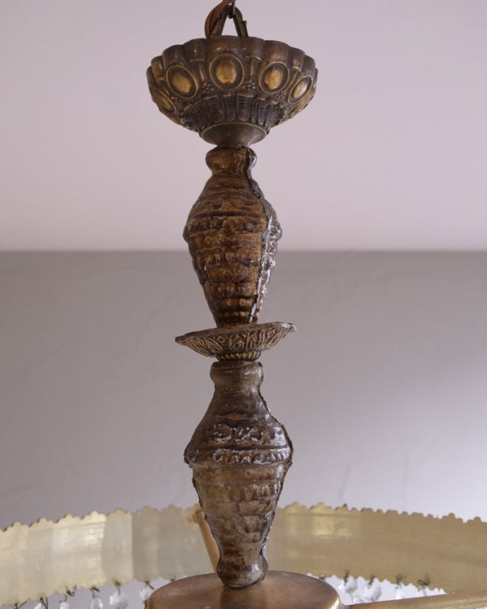 シャンデリア　照明・ライティング　フランス輸入の照明、真鍮×ガラスのアンティークシャンデリア（Ｅ26球）。隅々までこだわったデザインなのでどこから見ても楽しめます。(x-820-z)