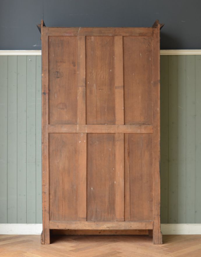 アンティークのキャビネット　アンティーク家具　クールなアンティークフレンチインテリア、大きなガラスが入った木製キャビネット。裏側は木肌の色です。(x-823-f)