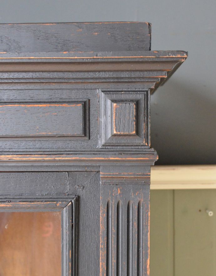 アンティークのキャビネット　アンティーク家具　クールなアンティークフレンチインテリア、大きなガラスが入った木製キャビネット。美しい彫にうっとり。(x-823-f)