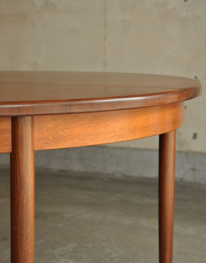 G-PLAN(Gプラン)　アンティーク家具　北欧テイストのG-planのヴィンテージ家具、フレスコシリーズのダイニングテーブル。縁もキレイな状態です。(x-825-f)