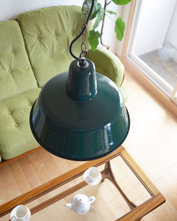 ペンダントライト　照明・ライティング　北欧スタイルのお部屋に人気のヴィンテージエナメルランプ（Ｅ26球付き）。北欧インテリアが好きな方、そしてカフェスタイルにもオススメのランプです。(x-825-z)
