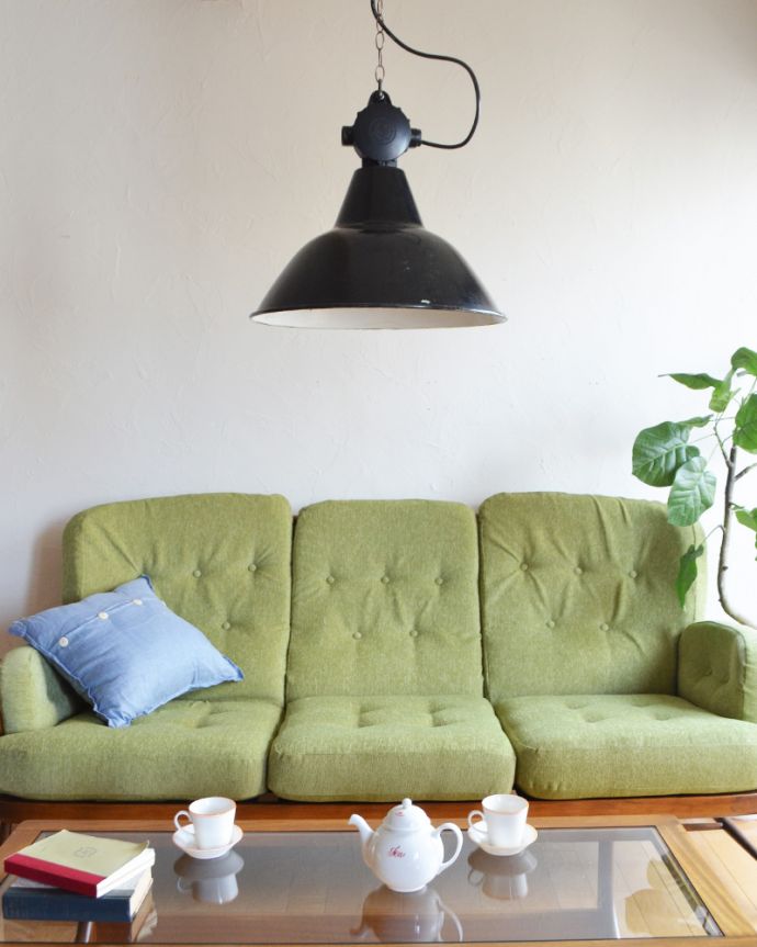 ペンダントライト 照明・ライティング 生まれは、ドイツ!ブラックカラーのヴィンテージエナメルランプ(E26球付き)。エナメルランプは、お部屋にピリッとスパイスを効かせてくれるアイテムです。(x-828-z)