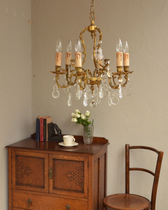 シャンデリア 照明・ライティング フランスで出会ったアンティーク シャンデリア(6灯)(E17シャンデリア球付)。お部屋の主役になるほどの存在感です。(x-829-z)