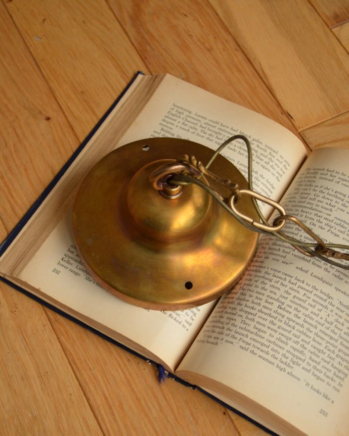 シャンデリア 照明・ライティング フランスで出会ったアンティーク シャンデリア(6灯)(E17シャンデリア球付)。真鍮のカバー付きです。(x-829-z)