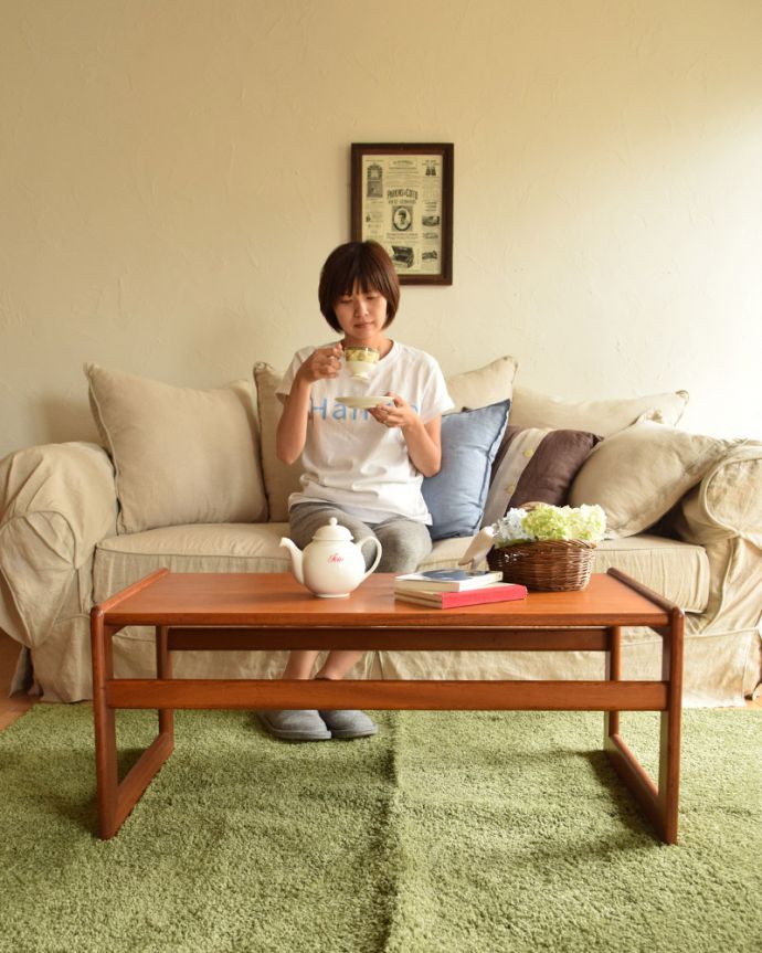 ロイドテーブル　アンティーク家具　ヴィンテージの北欧家具、長方形のコーヒーテーブル。天板が広いので、ゆったりとお使い頂けます。(x-832-f)