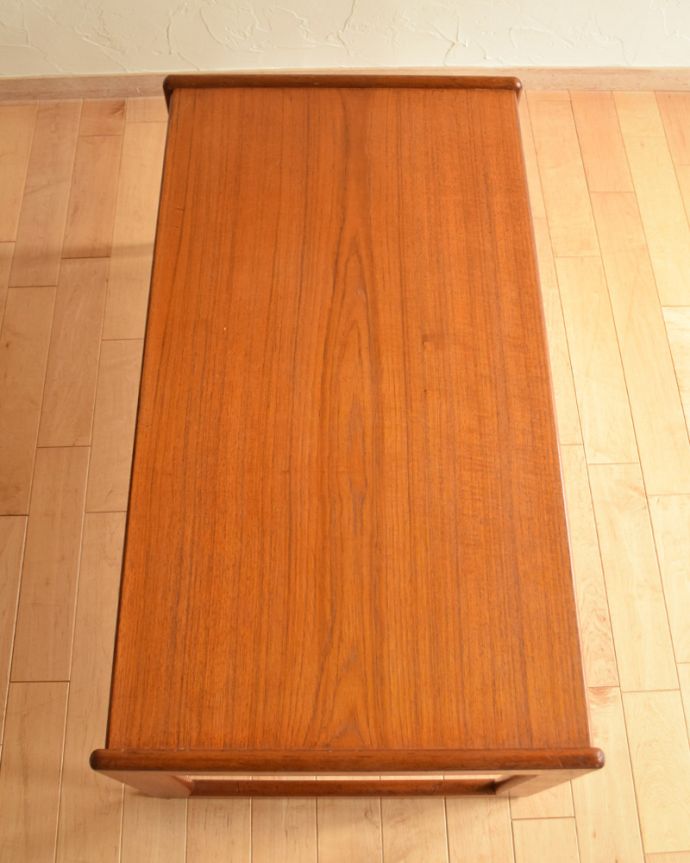 ロイドテーブル　アンティーク家具　ヴィンテージの北欧家具、長方形のコーヒーテーブル。天板です。(x-832-f)