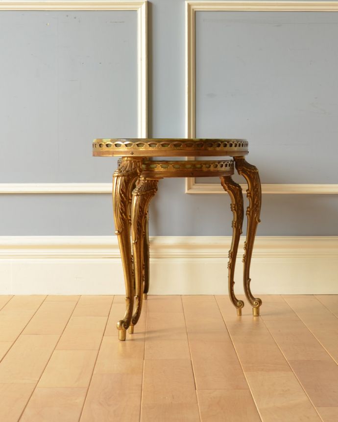 ロイドテーブル　アンティーク家具　美しいアンティークのフレンチ家具、２台セットの大理石天板キドニーネストテーブル。スッキリしまえて、便利。(x-835-f)