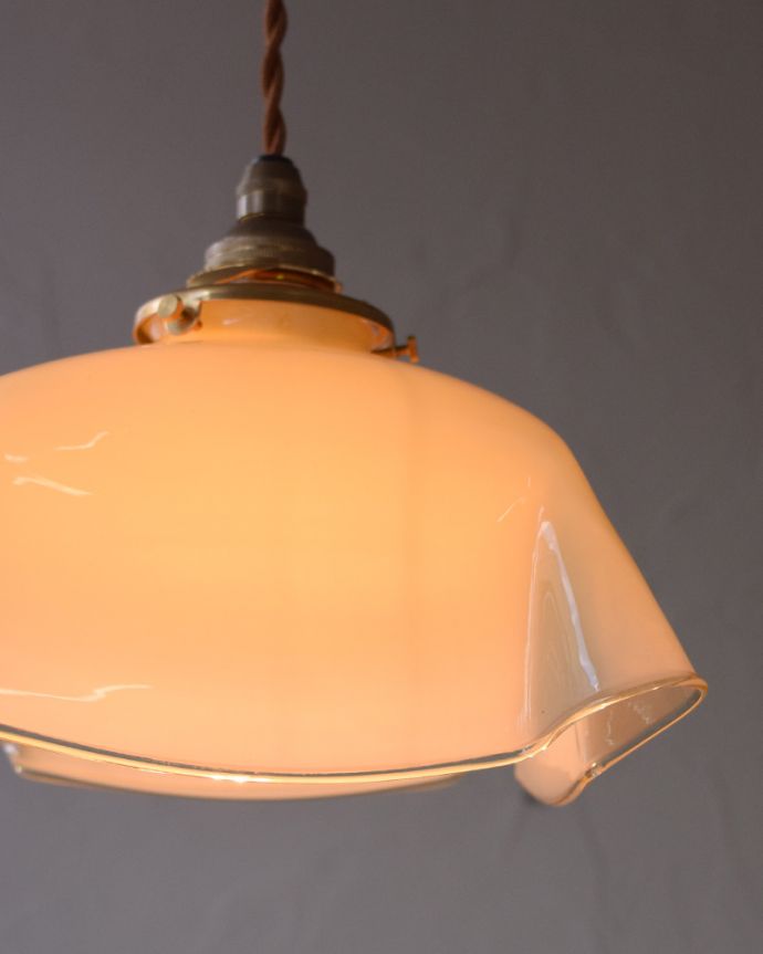 ペンダントライト　照明・ライティング　ガラスシェードのアンティークペンダントライト（コード・シャンデリア電球・ギャラリーA付き）。アンティークのみ見ることの出来る輝きを、ぜひお家で楽しんで下さいね。(x-842-z)
