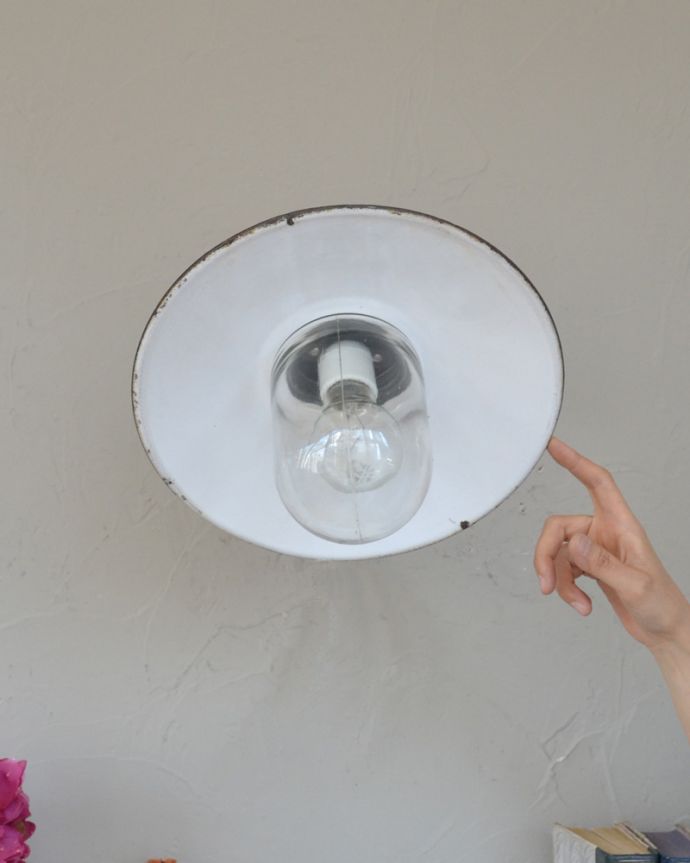 壁付けブラケット　照明・ライティング　フランスの黒いアンティークデッキランプ、ポーチライト(外灯）（E26球付）。とことんオシャレにこだわりたいあなたにオススメ！個性を出したい方にオススメです。(x-847-z)