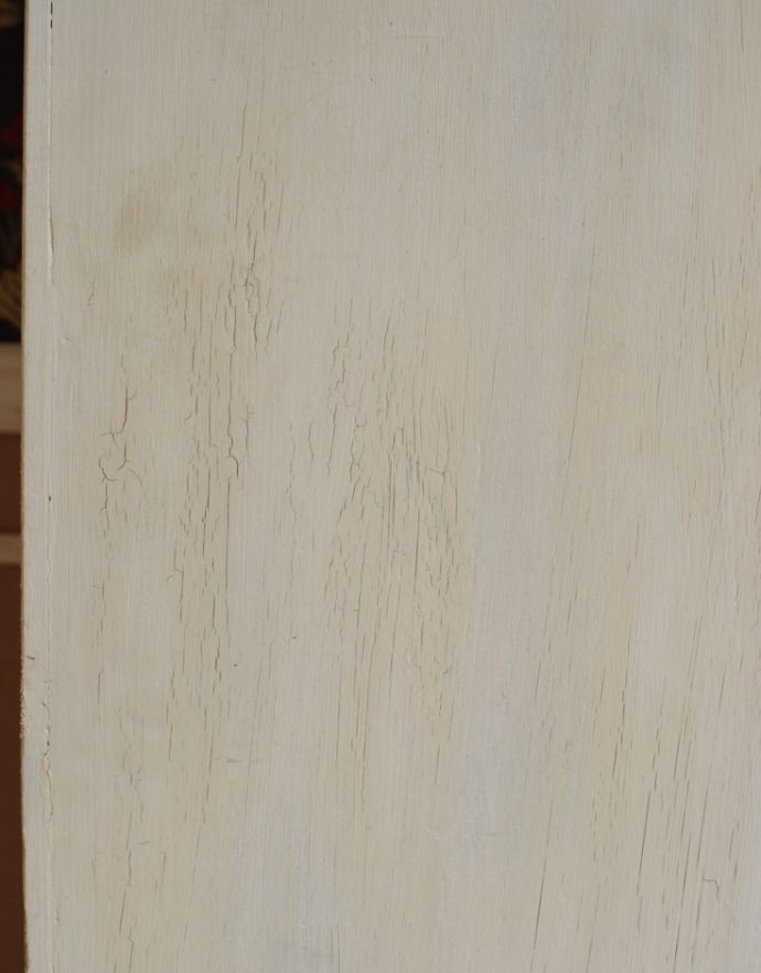 アンティークのキャビネット　アンティーク家具　フランスのアンティーク家具、ホワイトペイントのキレイなガラスキャビネット。味わい深いペイントの風合いです。(x-848-f)