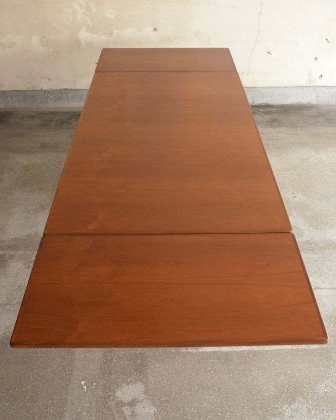 G-PLAN(Gプラン) アンティーク家具 G-PLANフレスコシリーズのヴィンテージ家具、伸張式のダイニングテーブル。天板もピカピカにお直ししました。(x-853-f)