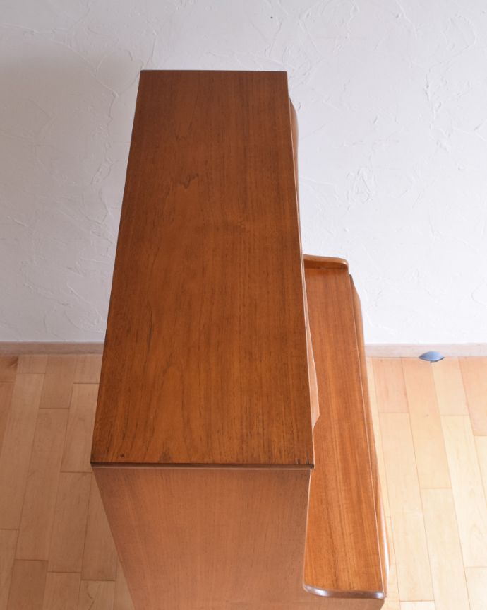 ビューロー　アンティーク家具　お片付けはお任せ！北欧テイストのシンプルなヴィンテージビューロー（デスク）。天板もピカピカにお直ししました。(x-856-f)