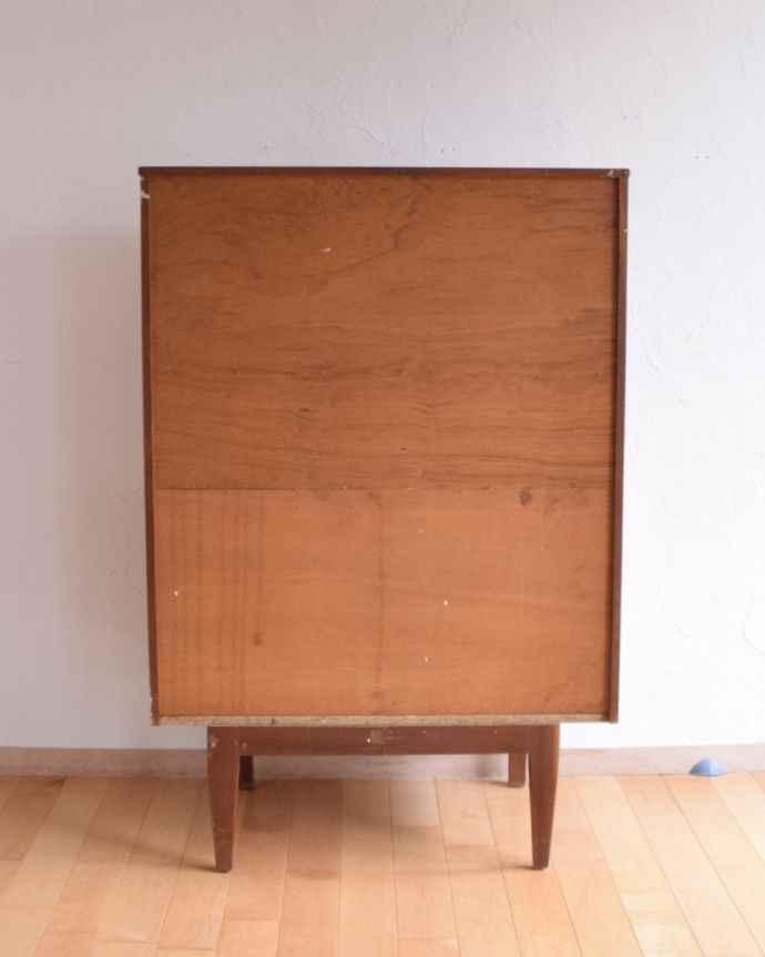 ビューロー　アンティーク家具　お片付けはお任せ！北欧テイストのシンプルなヴィンテージビューロー（デスク）。アンティークは新品ではないので、もちろん経年変化によるキズはありますが、専門の職人が目立たないようキレイにお直しをしているので、後姿までキレイです。(x-856-f)