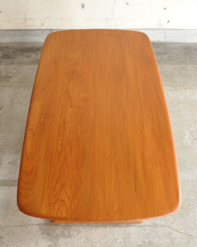 アーコールの家具　アンティーク家具　北欧インテリアの鉄板アイテム！アーコール社のアンティークダイニングテーブル。メンテナンスをしっかりしているので、ご安心ください。(x-857-f)