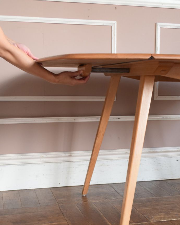 アーコールの家具　アンティーク家具　３パターンのサイズ展開可能、ヴィンテージのアーコールドロップリーフテーブル。広げるのはとっても簡単。(x-858-f)