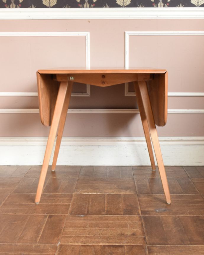 アーコールの家具　アンティーク家具　３パターンのサイズ展開可能、ヴィンテージのアーコールドロップリーフテーブル。使わないときは、たたんで壁につけておけば、お部屋が広く使えます。(x-858-f)