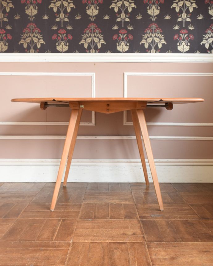 アーコールの家具　アンティーク家具　３パターンのサイズ展開可能、ヴィンテージのアーコールドロップリーフテーブル。２〜４人で使える大きさです。(x-858-f)