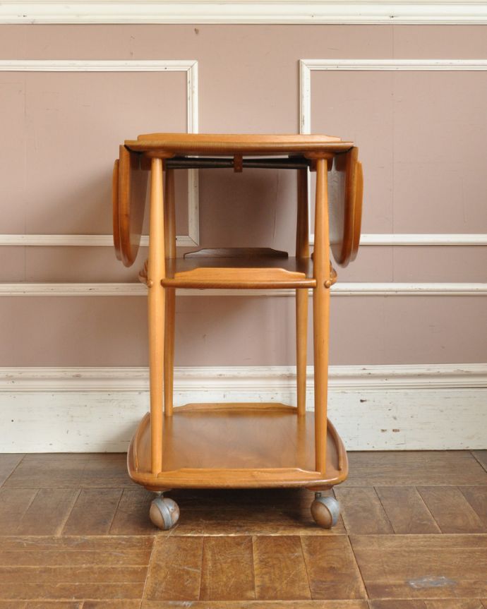 アーコールの家具　アンティーク家具　３つのサイズに切り替えができるERCOL社のヴィンテージワゴンテーブル。閉じてしまうとこんなにもスッキリ！スマートに使えます。(x-867-f)