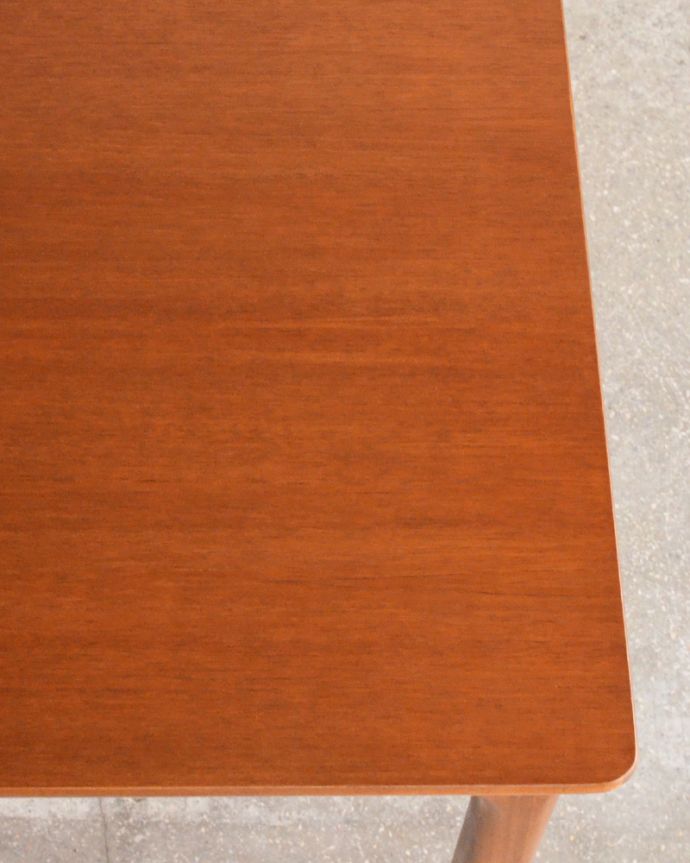 ロイドテーブル　アンティーク家具　食卓で使えるエクステンションテーブル、マッキントッシュのヴィンテージ家具。角が丸くカットされているので、小さなお子様のいるご家庭でも安心してお使いいただけます。(x-870-f)