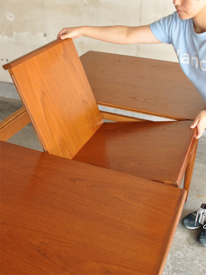 G-PLAN(Gプラン)　アンティーク家具　G-planのヴィンテージ家具、チーク材の伸張式のダイニングテーブル。中にたたまれている天板を引き出すだけです。(x-871-f)