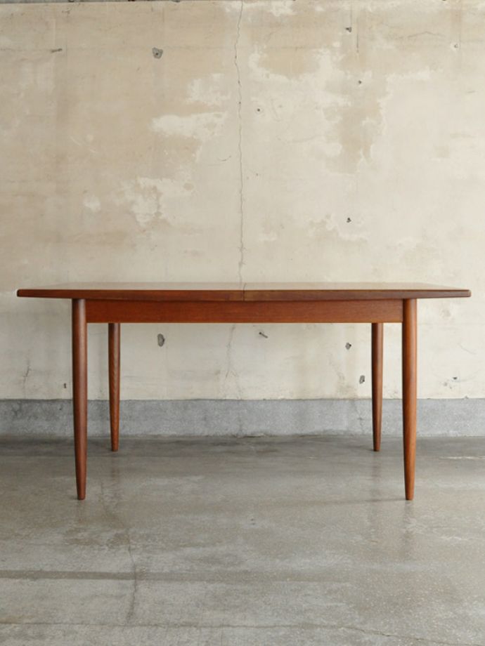 G-PLAN(Gプラン)　アンティーク家具　G-planのヴィンテージ家具、チーク材の伸張式のダイニングテーブル。閉じたときです。(x-871-f)