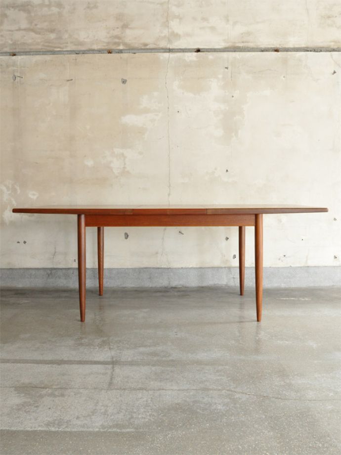 G-PLAN(Gプラン)　アンティーク家具　G-planのヴィンテージ家具、チーク材の伸張式のダイニングテーブル。もちろん常に広げたままの状態でもお使い頂けます。(x-871-f)