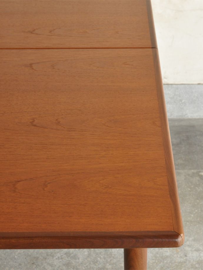 G-PLAN(Gプラン)　アンティーク家具　G-planのヴィンテージ家具、チーク材の伸張式のダイニングテーブル。メンテナンスをしてありますので、つなぎ目も美しく仕上がります。(x-871-f)