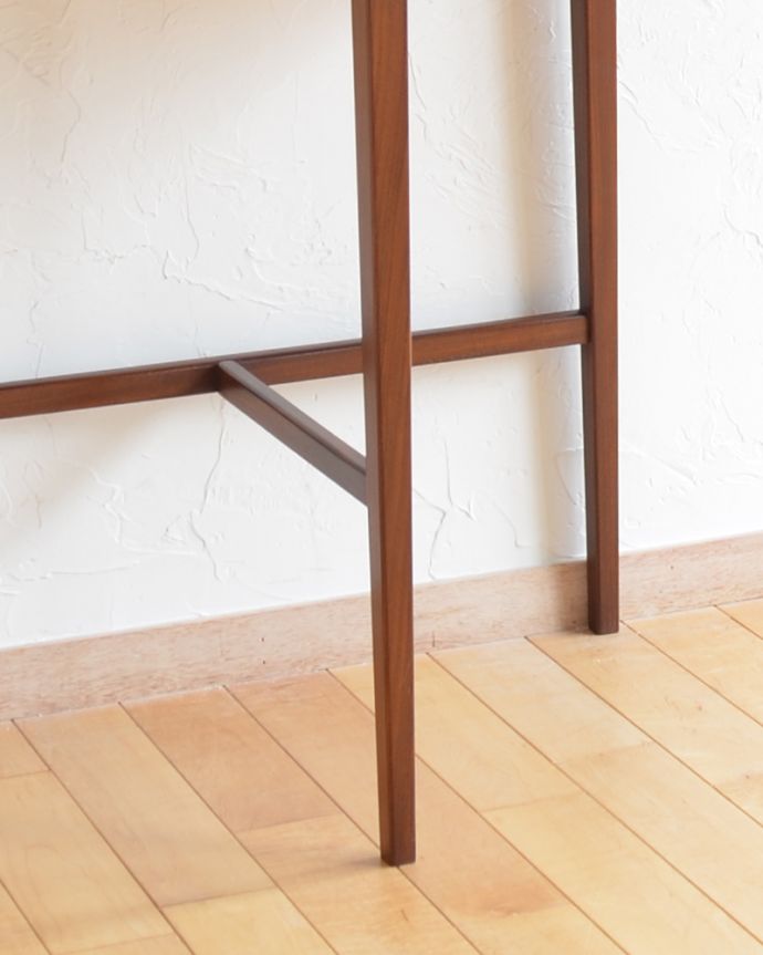 ロイドテーブル　アンティーク家具　ヴィンテージの北欧インテリア、半月型のコンソールテーブル（サイドテーブル）。キチンとお直ししました。(x-872-f)