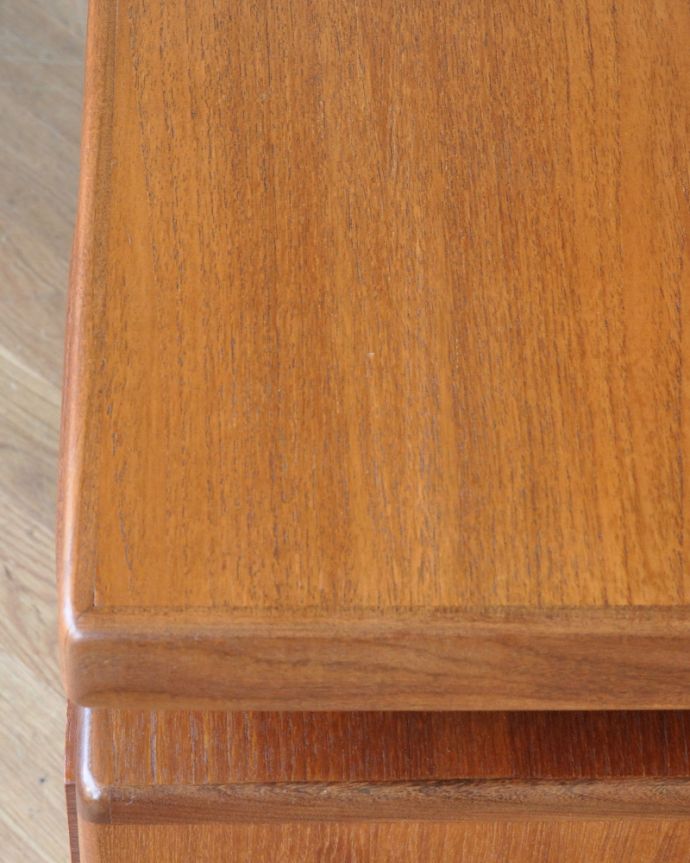 G-PLAN(Gプラン)　アンティーク家具　G-PLANのヴィンテージ家具、デスクにもおススメのフレスコシリーズのドレッサー。木目の表情がよく出ています。(x-886-f)