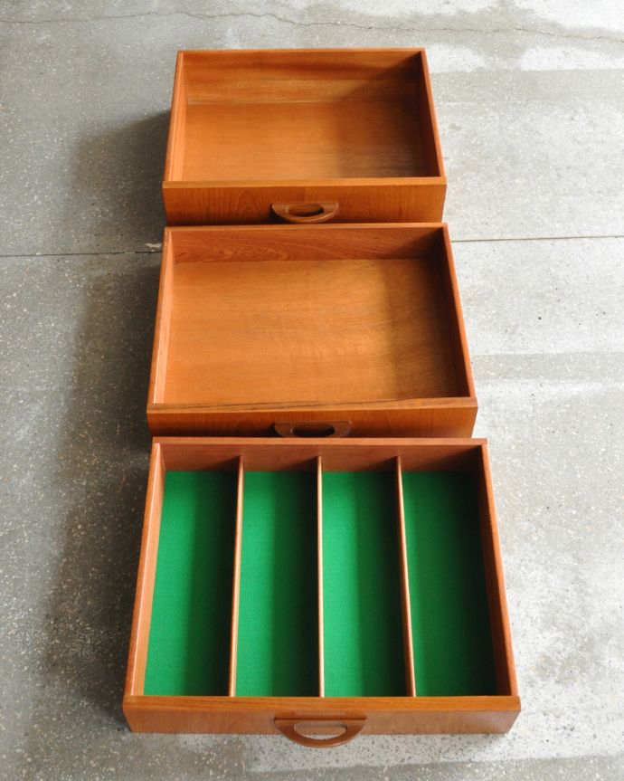 G-PLAN(Gプラン) アンティーク家具 食器棚にもおススメのヴィンテージ北欧スタイルの家具、G-Planのサイドボード。引き出しがあるので細かいものもしまえます。(x-890-f)