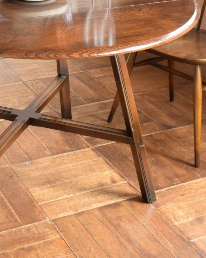 アーコールの家具　アンティーク家具　北欧の老舗メーカーアーコール社のダイニングテーブル、アンティークの伸張式家具。きちんとお直ししていますので、しっかりとした安定感があります。(x-898-f)