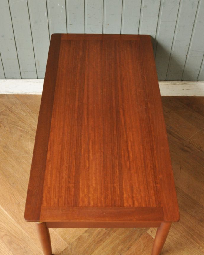 G-PLAN(Gプラン)　アンティーク家具　横からみてもカッコイイG-PLAN、リビングがお洒落になる北欧スタイルのセンターテーブル。天板もピカピカにお直ししました。(x-901-f)