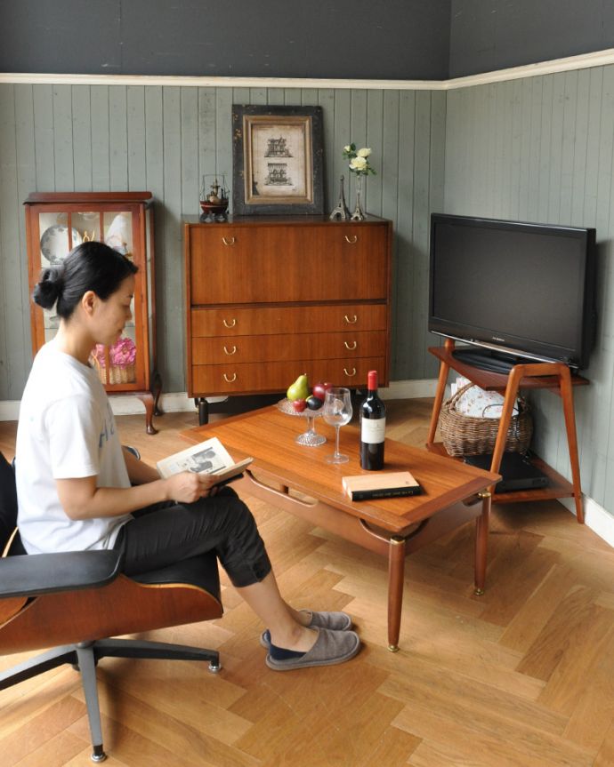 G-PLAN(Gプラン)　アンティーク家具　横からみてもカッコイイG-PLAN、リビングがお洒落になる北欧スタイルのセンターテーブル。シャープでカッコイイ脚デザインG-PLANらしいカッコイイデザインの脚。(x-901-f)