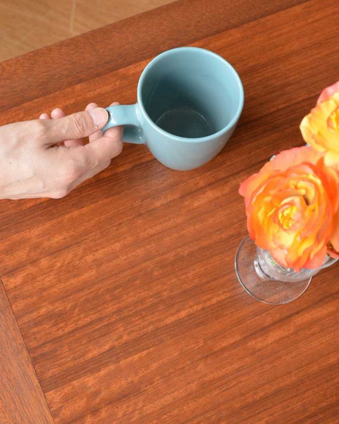 G-PLAN(Gプラン)　アンティーク家具　横からみてもカッコイイG-PLAN、リビングがお洒落になる北欧スタイルのセンターテーブル。お茶をしたり、物書きをしたり、パソコンを置いて仕事をしたりも出来るしっかりしたキレイな天板です。(x-901-f)