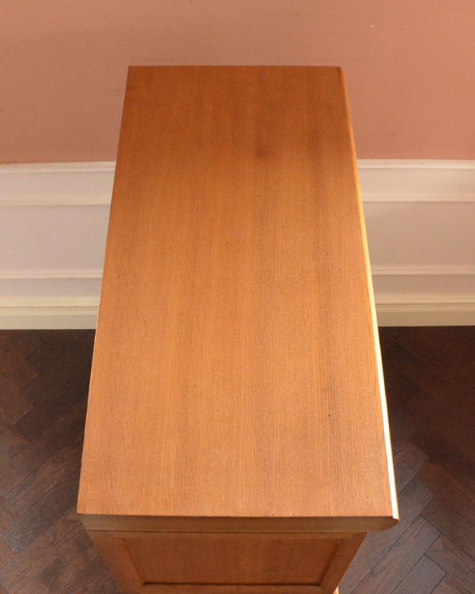 アンティークのキャビネット アンティーク家具 お片付けが楽しめるアンティーク家具、引き出し付きのスタッキングブックケース(本棚)。天板もピカピカにお直ししました。(x-902-f)