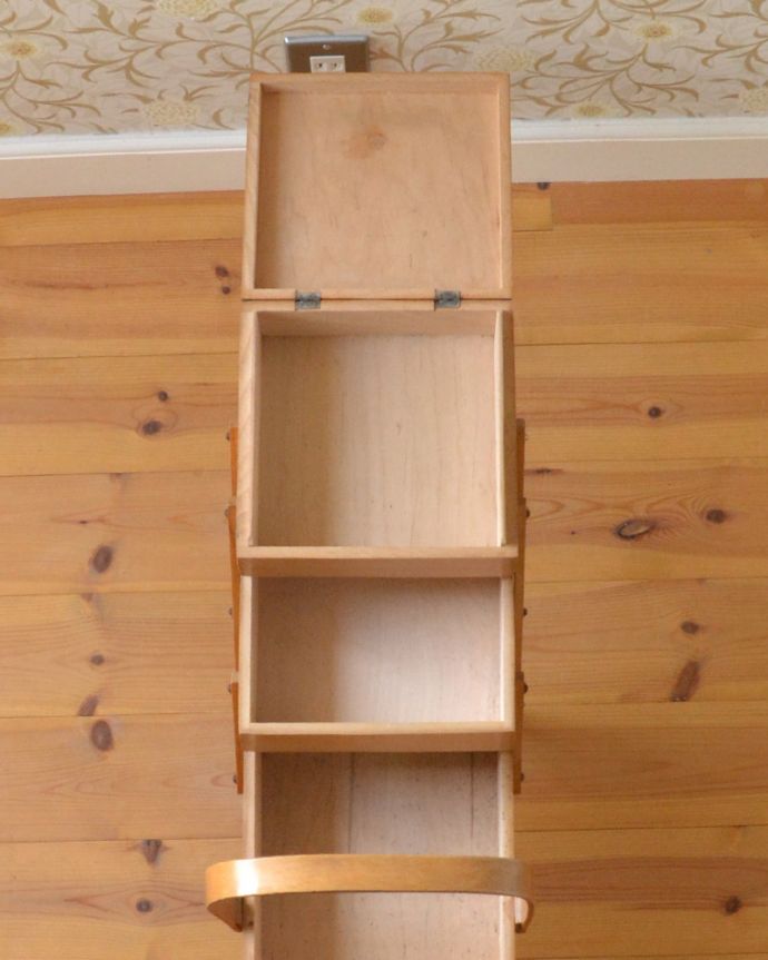 ソーイングボックス アンティーク家具 飾りながら使える木製のナチュラルなアンティークソーイングボックス。3段に分けて収納できます。(x-915-f)