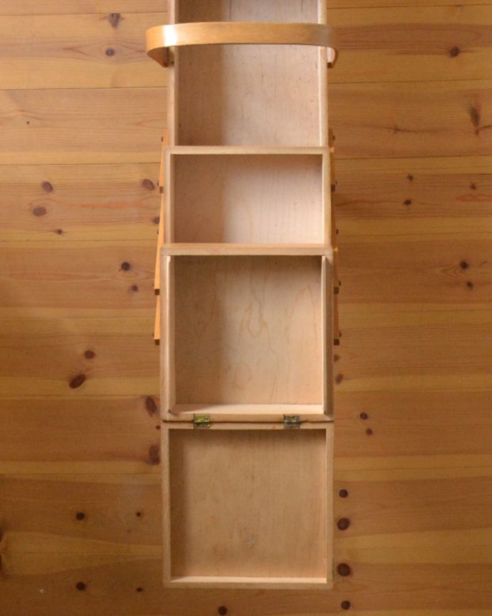 ソーイングボックス アンティーク家具 飾りながら使える木製のナチュラルなアンティークソーイングボックス。アンティークは新品ではないので、経年変化によるキズはありますが、専門の職人によって目立たないようにキレイにお直しをしています。(x-915-f)