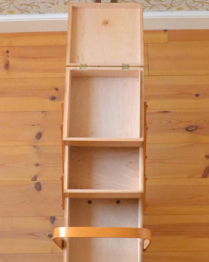 ソーイングボックス アンティーク家具 可愛い脚付き、小物収納にぴったりなアンティークソーイングボックス。3段に分けて収納できます。(x-916-f)