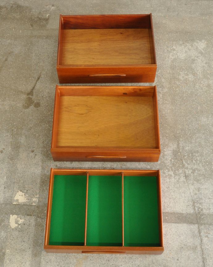 サイドボード アンティーク家具 北欧スタイルの暮らしを彩るインテリア、使いやすいサイズのヴィンテージのサイドボード。引き出しがあるので細かいものもしまえます。(x-917-f)