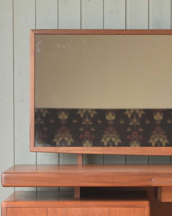 G-PLAN(Gプラン) アンティーク家具 G-PLANのフレスコシリーズ、デスクにもおススメのヴィンテージ2WAY ドレッサー。大きな鏡はお部屋を広く見せる効果大。(x-925-f)