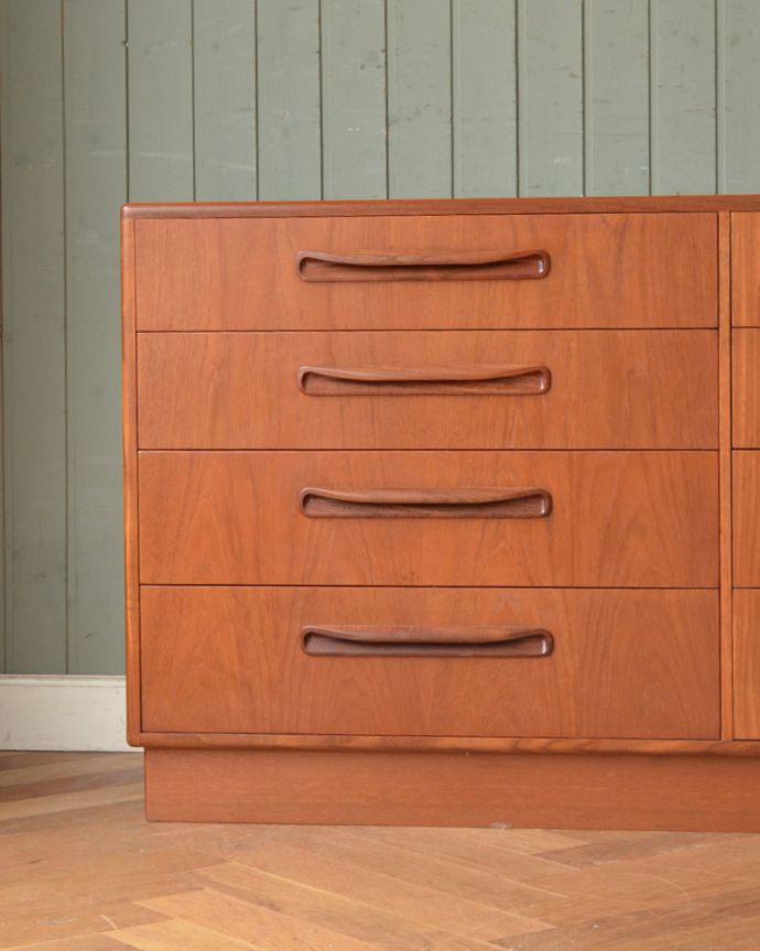 お洋服収納におススメしたいヴィンテージのワイドチェスト（G-PLAN）(x