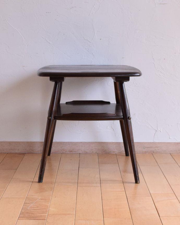 アーコールの家具　アンティーク家具　ERCOL社のサイドテーブル、北欧モダンなアンティーク家具。スッキリしたデザイン。(x-934-f)