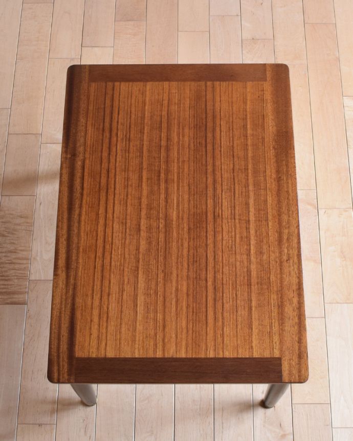 G-PLAN(Gプラン)　アンティーク家具　小さめサイズのコーヒーテーブル、G-planのアンティークイギリス家具。木目もかっこよく出ています。(x-935-f)