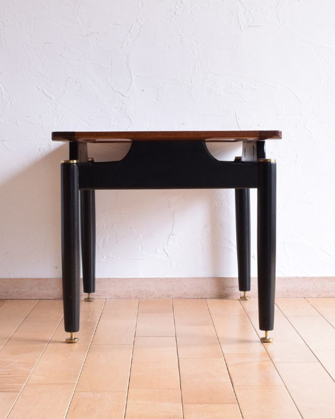 G-PLAN(Gプラン)　アンティーク家具　小さめサイズのコーヒーテーブル、G-planのアンティークイギリス家具。アンティークは新品ではないので、経年変化によるキズはありますが、専門の職人によって目立たないようにキレイにお直しをしています。(x-935-f)